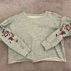 Cropped foral sweatshirt